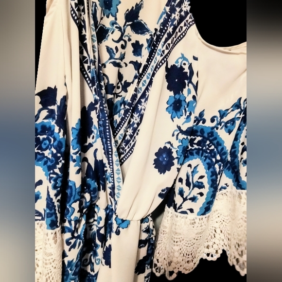 Playsuits ( hard to photograph) - Picture 2 of 8